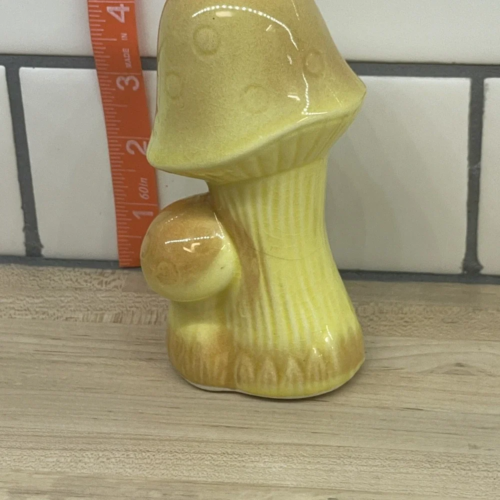 Vintage Mushroom‎ Salt and Pepper Shakers Made in Japan Yellow FLAWS 60s Yellow